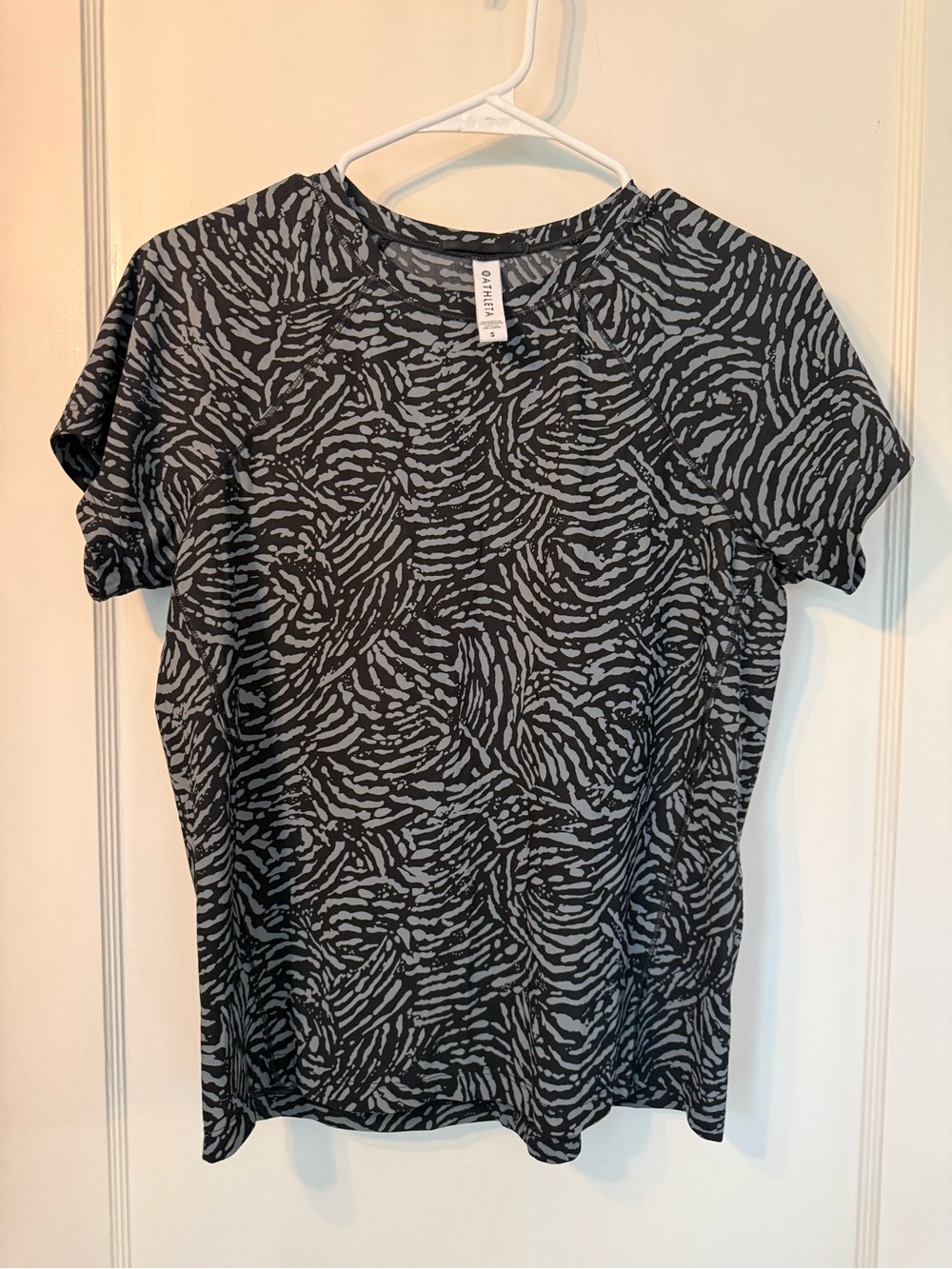 Athleta Black & Gray Abstract Print Short Sleeve Tee
